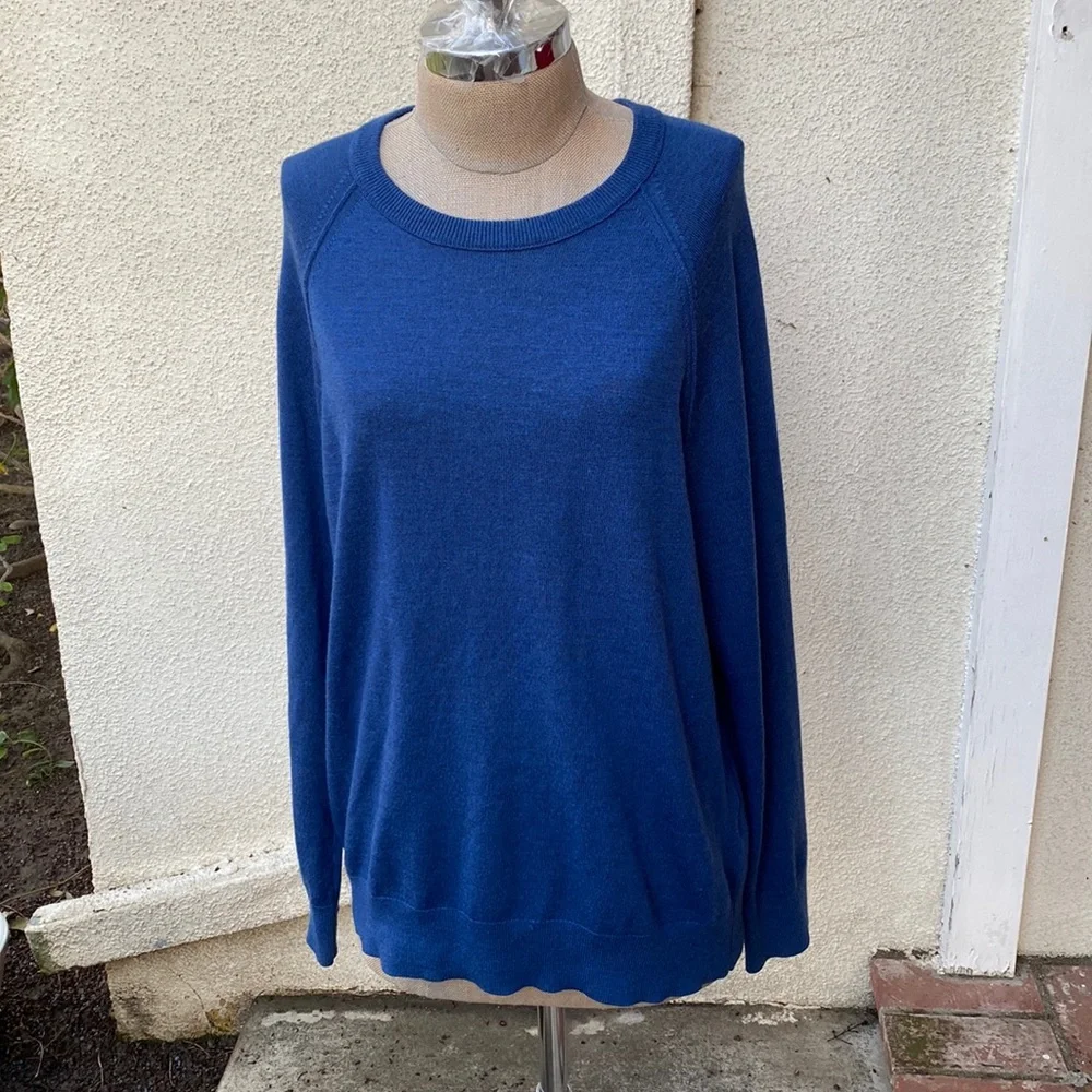 Banana Republic stunning blue Italian Yarn by Baruffa stretchy sweater.